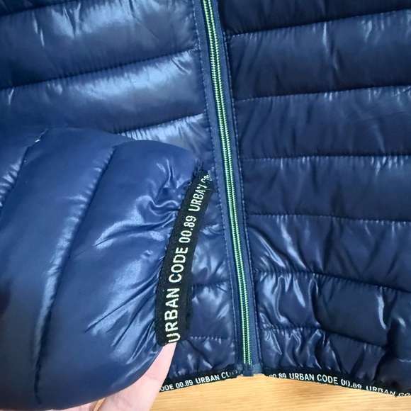 Jacket Reserved - Picture 4 of 9